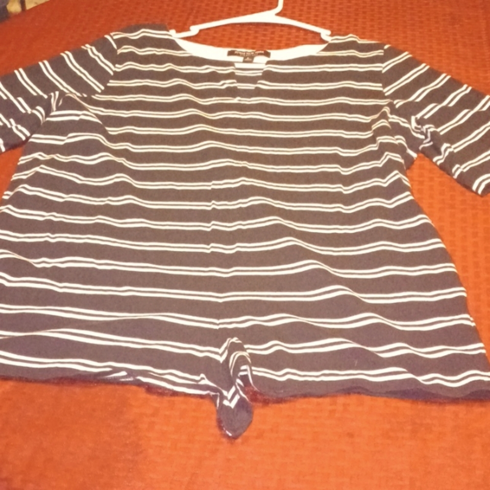 Jones New York Signature size LG top